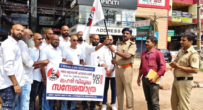മൊട്ട ഗ്ലോബൽ ഫൗണ്ടേഷന്റെ ലഹരി വിരുദ്ധ സന്ദേശ കേരള യാത്ര ഇന്ന് ആലപ്പുഴയിൽ മൊട്ട ഗ്ലോബൽ ഫൗണ്ടേഷന്റെ ലഹരി വിരുദ്ധ സന്ദേശ കേരള യാത്ര ഇന്ന് ആലപ്പുഴയിൽ