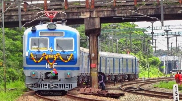 കേരളത്തിന് ആവശ്യത്തിന് മെമു ഇല്ല, സമ്മര്ദം നടത്തിയാല് കിട്ടും കേരളത്തിന് ആവശ്യത്തിന് മെമു ഇല്ല, സമ്മര്ദം നടത്തിയാല് കിട്ടും