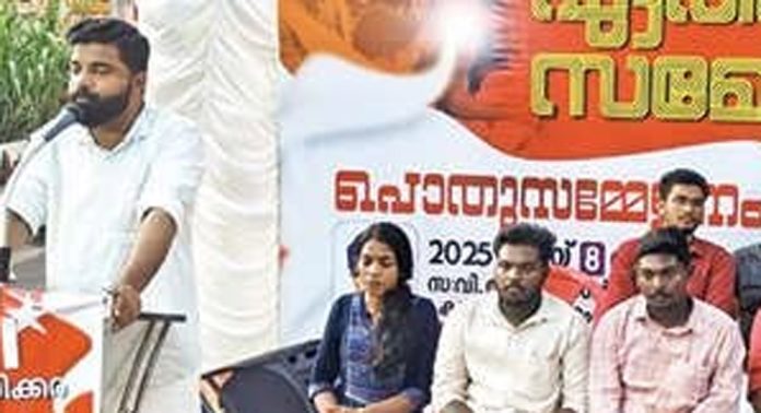 എസ്എഫ്ഐ മാവേലിക്കര ഏരിയ സമ്മേളനത്തിനു തുടക്കംകുറിച്ച് പ്രകടനവും പൊതുസമ്മേളനവും നടന്നു എസ്എഫ്ഐ മാവേലിക്കര ഏരിയ സമ്മേളനത്തിനു തുടക്കംകുറിച്ച് പ്രകടനവും പൊതുസമ്മേളനവും നടന്നു