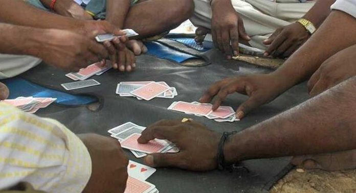 വിനോദത്തിനും നേരമ്പോക്കിനും വേണ്ടി ചീട്ടുകളിക്കുന്നത് അധാർമിക പ്രവൃത്തിയല്ല ; സുപ്രീംകോടതി വിനോദത്തിനും നേരമ്പോക്കിനും വേണ്ടി ചീട്ടുകളിക്കുന്നത് അധാർമിക പ്രവൃത്തിയല്ല ; സുപ്രീംകോടതി