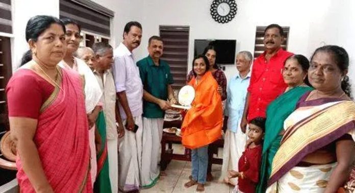 പ്ലസ് ടു രീക്ഷയിൽ ദേശീയതലത്തിൽ ഒന്നാം റാങ്ക് കരസ്ഥമാക്കിയ നിഭ.എൻ.പ്രഭയെ എസ്.എൻ.ഡി.പി ഐക്കാട് ശാഖയുടെ നേതൃത്വത്തില് ആദരിച്ചു പ്ലസ് ടു രീക്ഷയിൽ ദേശീയതലത്തിൽ ഒന്നാം റാങ്ക് കരസ്ഥമാക്കിയ നിഭ.എൻ.പ്രഭയെ എസ്.എൻ.ഡി.പി ഐക്കാട് ശാഖയുടെ നേതൃത്വത്തില് ആദരിച്ചു