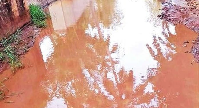 കായംകുളം കീരിക്കാട് തെക്ക് സൊസൈറ്റി കടവ് റോഡിൽ ജല അതോറിറ്റിയുടെ കുടിവെള്ള പൈപ്പു പൊട്ടി വെള്ളം പാഴാകുന്നു കായംകുളം കീരിക്കാട് തെക്ക് സൊസൈറ്റി കടവ് റോഡിൽ ജല അതോറിറ്റിയുടെ കുടിവെള്ള പൈപ്പു പൊട്ടി വെള്ളം പാഴാകുന്നു