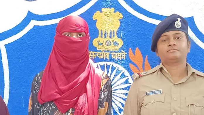 11 വയസ്സുകാരനായ വിദ്യാർത്ഥിയെ തട്ടിക്കൊണ്ടുപോയി പീഡിപ്പിച്ച അധ്യാപിക അറസ്റ്റിൽ 11 വയസ്സുകാരനായ വിദ്യാർത്ഥിയെ തട്ടിക്കൊണ്ടുപോയി പീഡിപ്പിച്ച അധ്യാപിക അറസ്റ്റിൽ