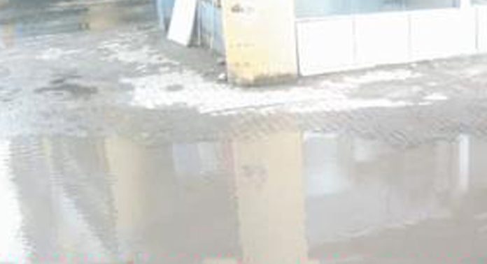 മഴക്കാലമെത്തിയതോടെ ചെളിക്കുളമായി തിരുവല്ല കെഎസ്ആർടിസി ബസ് സ്റ്റാൻഡ് മഴക്കാലമെത്തിയതോടെ ചെളിക്കുളമായി തിരുവല്ല കെഎസ്ആർടിസി ബസ് സ്റ്റാൻഡ്