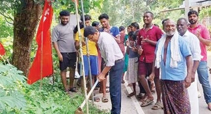 ഉന്നക്കാവ് സെയ്ന്റ് ജോൺസ് സിഎസ്ഐ യുവജനപ്രസ്ഥാനത്തിന്റെ നേതൃത്വത്തിൽ യുവാക്കൾ റോഡരികിലെ കാട് തെളിച്ച് വൃത്തിയാക്കി ഉന്നക്കാവ് സെയ്ന്റ് ജോൺസ് സിഎസ്ഐ യുവജനപ്രസ്ഥാനത്തിന്റെ നേതൃത്വത്തിൽ യുവാക്കൾ റോഡരികിലെ കാട് തെളിച്ച് വൃത്തിയാക്കി