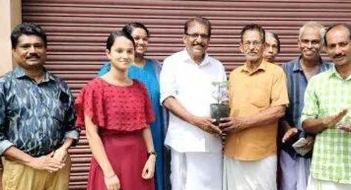 വള്ളിക്കോട് ഗ്രാമപഞ്ചായത്ത് നടപ്പാക്കുന്ന കുറ്റിക്കുരുമുളക് തൈകളുടെ വിതരണ ഉദ്ഘാടനം നടന്നു വള്ളിക്കോട് ഗ്രാമപഞ്ചായത്ത് നടപ്പാക്കുന്ന കുറ്റിക്കുരുമുളക് തൈകളുടെ വിതരണ ഉദ്ഘാടനം നടന്നു