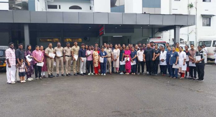 കോന്നി മാമൂട് ജംഗ്ഷനിൽ ഉണ്ടായ അപകടം ; പരിക്കേറ്റവരെ ഉടൻ ആശുപത്രിയിൽ എത്തിച്ചർക്ക് കോന്നി ബിലീവേഴ്സ് ആശുപത്രിയുടെ നേതൃത്വത്തിൽ ആദരം കോന്നി മാമൂട് ജംഗ്ഷനിൽ ഉണ്ടായ അപകടം ; പരിക്കേറ്റവരെ ഉടൻ ആശുപത്രിയിൽ എത്തിച്ചർക്ക് കോന്നി ബിലീവേഴ്സ് ആശുപത്രിയുടെ നേതൃത്വത്തിൽ ആദരം