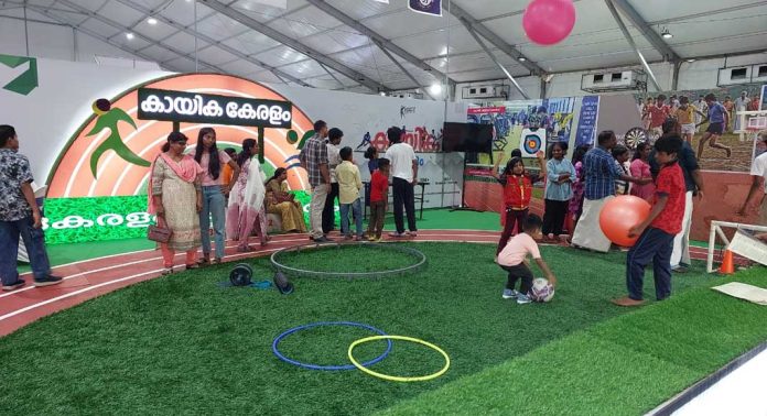 മൈതാനത്തേയ്ക്ക് സന്ദര്ശകരെ പ്രവേശിപ്പിച്ച് കായികവകുപ്പിന്റെ സ്റ്റാള് മൈതാനത്തേയ്ക്ക് സന്ദര്ശകരെ പ്രവേശിപ്പിച്ച് കായികവകുപ്പിന്റെ സ്റ്റാള്
