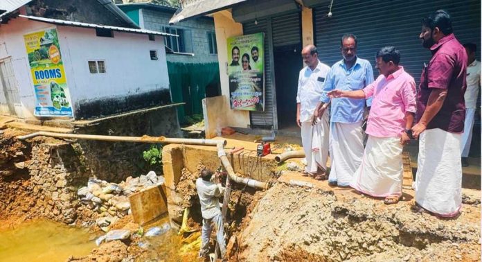 കൊല്ലമുള പാലത്തിൻറെ നിർമ്മാണം എത്രയും വേഗം പൂർത്തിയാക്കണമെന്ന് അഡ്വ. പ്രമോദ് നാരായൺ എംഎൽഎ അധികൃതരോട് ആവശ്യപ്പെട്ടു കൊല്ലമുള പാലത്തിൻറെ നിർമ്മാണം എത്രയും വേഗം പൂർത്തിയാക്കണമെന്ന് അഡ്വ. പ്രമോദ് നാരായൺ എംഎൽഎ അധികൃതരോട് ആവശ്യപ്പെട്ടു