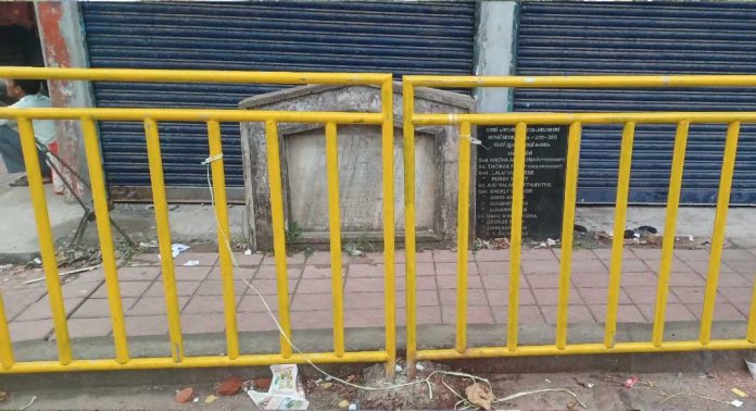 റാന്നി പഴവങ്ങാടി ഗ്രാമപഞ്ചായത്ത് ബസ് സ്റ്റാൻഡിന്റെ ശിലാഫലകം മാറ്റി സ്ഥാപിക്കണമെന്ന ആവശ്യവുമായി സ്വകാര്യ വ്യക്തി പഞ്ചായത്തിനെ സമീപിച്ചു റാന്നി പഴവങ്ങാടി ഗ്രാമപഞ്ചായത്ത് ബസ് സ്റ്റാൻഡിന്റെ ശിലാഫലകം മാറ്റി സ്ഥാപിക്കണമെന്ന ആവശ്യവുമായി സ്വകാര്യ വ്യക്തി പഞ്ചായത്തിനെ സമീപിച്ചു