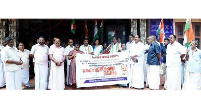 മലയാലപ്പുഴ ചേറാടിയില് മാലിന്യ സംഭരണ കേന്ദ്രം ആരംഭിക്കുവാനുള്ള നീക്കം ജനദ്രോഹം : പ്രൊഫ. സതീഷ് കൊച്ചുപറമ്പില് മലയാലപ്പുഴ ചേറാടിയില് മാലിന്യ സംഭരണ കേന്ദ്രം ആരംഭിക്കുവാനുള്ള നീക്കം ജനദ്രോഹം : പ്രൊഫ. സതീഷ് കൊച്ചുപറമ്പില്