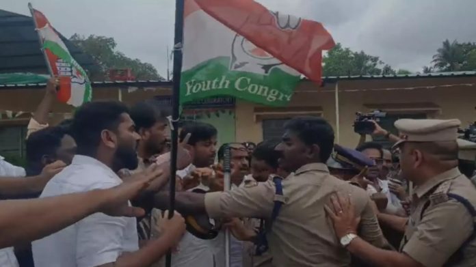 ദേശീയപാത 66 അശാസ്ത്രീയ നിർമാണത്തിനെതിരെ യൂത്ത് കോൺഗ്രസ് പ്രതിഷേധം ദേശീയപാത 66 അശാസ്ത്രീയ നിർമാണത്തിനെതിരെ യൂത്ത് കോൺഗ്രസ് പ്രതിഷേധം