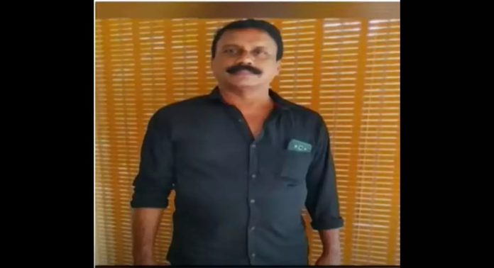 ബസിന്റെ എയർ ലീക്ക് പരിശോധിക്കുന്നതിനിടെ മെക്കാനിക്കിന് ദാരുണാന്ത്യം ബസിന്റെ എയർ ലീക്ക് പരിശോധിക്കുന്നതിനിടെ മെക്കാനിക്കിന് ദാരുണാന്ത്യം