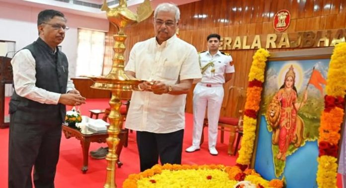 രാജ്ഭവനിൽ വീണ്ടും കാവിക്കൊടിയേന്തിയ ഭാരതാംബയുടെ ചിത്രം രാജ്ഭവനിൽ വീണ്ടും കാവിക്കൊടിയേന്തിയ ഭാരതാംബയുടെ ചിത്രം