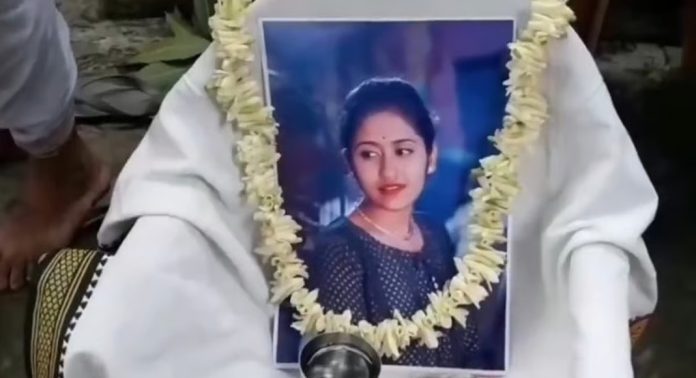 അന്യമതത്തിൽപ്പെട്ട ആളെ ഒളിച്ചോടി വിവാഹം കഴിച്ച മകളുടെ മരണാനന്തരകർമ്മം നടത്തി മാതാപിതാക്കൾ അന്യമതത്തിൽപ്പെട്ട ആളെ ഒളിച്ചോടി വിവാഹം കഴിച്ച മകളുടെ മരണാനന്തരകർമ്മം നടത്തി മാതാപിതാക്കൾ
