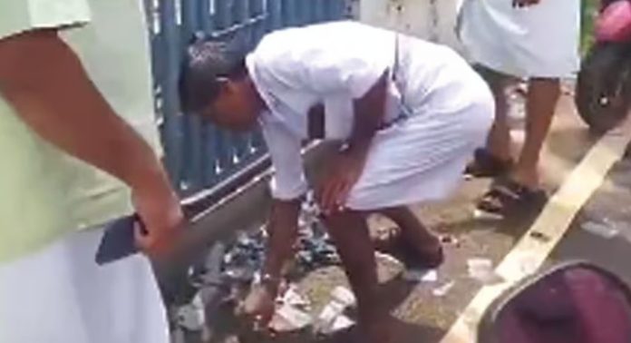കോണ്ഗ്രസ് പ്രവര്ത്തകര് പടക്കം പൊട്ടിച്ചത് ചോദ്യം ചെയ്ത് സിപിഎം പ്രവര്ത്തകര് കോണ്ഗ്രസ് പ്രവര്ത്തകര് പടക്കം പൊട്ടിച്ചത് ചോദ്യം ചെയ്ത് സിപിഎം പ്രവര്ത്തകര്