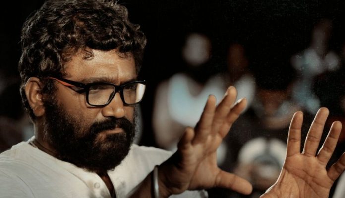 സംവിധായകന് വിക്രം സുഗുമാരൻ ഹൃദയാഘാതത്തെ തുടർന്ന് അന്തരിച്ചു സംവിധായകന് വിക്രം സുഗുമാരൻ ഹൃദയാഘാതത്തെ തുടർന്ന് അന്തരിച്ചു