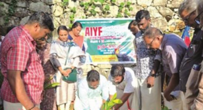 എഐവൈഎഫ് നേതൃത്വത്തിൽ പരിസ്ഥിതി വാരാചാരണത്തിന് അടൂരിൽ തുടക്കമായി എഐവൈഎഫ് നേതൃത്വത്തിൽ പരിസ്ഥിതി വാരാചാരണത്തിന് അടൂരിൽ തുടക്കമായി