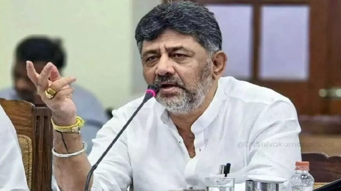 തിരക്കിലുംപെട്ട് മരിച്ചവർക്ക് അനുശോചനം അറിയിച്ച് കർണാടക ഉപമുഖ്യമന്ത്രി ഡി കെ ശിവകുമാർ തിരക്കിലുംപെട്ട് മരിച്ചവർക്ക് അനുശോചനം അറിയിച്ച് കർണാടക ഉപമുഖ്യമന്ത്രി ഡി കെ ശിവകുമാർ