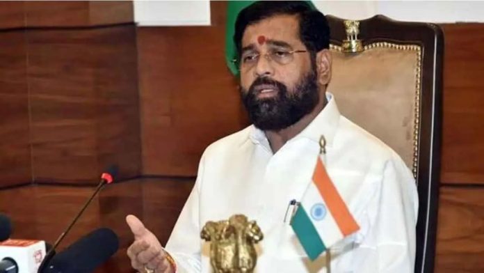 മഹാരാഷ്ട്ര ഉപമുഖ്യമന്ത്രിയെ വഹിച്ചുള്ള സ്വകാര്യ വിമാനം പറത്താൻ വിസമ്മതിച്ച് പൈലറ്റ് മഹാരാഷ്ട്ര ഉപമുഖ്യമന്ത്രിയെ വഹിച്ചുള്ള സ്വകാര്യ വിമാനം പറത്താൻ വിസമ്മതിച്ച് പൈലറ്റ്