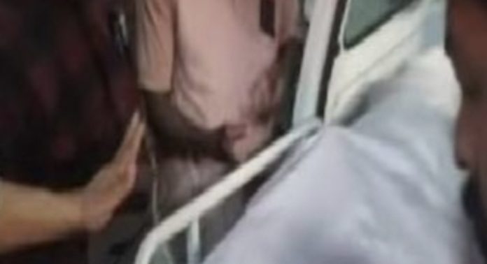 അനന്തുവിനെ രക്ഷിക്കാൻ ശ്രമിക്കുന്നതിനിടെയാണ് തനിക്ക് ഷോക്കേറ്റതെന്ന് പന്നിക്കെണിയിൽ നിന്ന് ഷോക്കേറ്റ യദുകൃഷ്ണൻ അനന്തുവിനെ രക്ഷിക്കാൻ ശ്രമിക്കുന്നതിനിടെയാണ് തനിക്ക് ഷോക്കേറ്റതെന്ന് പന്നിക്കെണിയിൽ നിന്ന് ഷോക്കേറ്റ യദുകൃഷ്ണൻ
