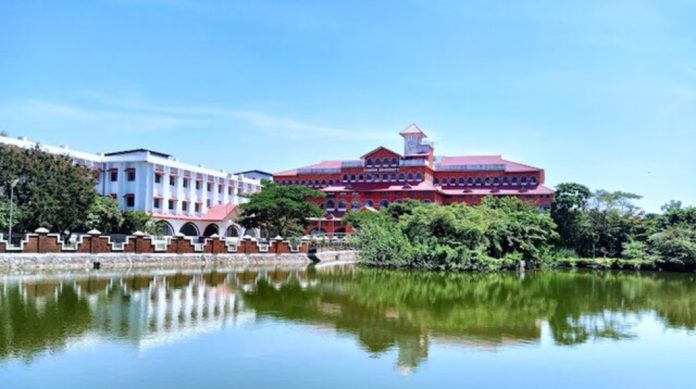 ദേശവിരുദ്ധ ഉള്ളടക്കത്തെക്കുറിച്ച് അന്വേഷിക്കാൻ പ്രത്യേക സമിതി രൂപീകരിക്കാനുള്ള ഉത്തരവ് പിൻവലിച്ച് കണ്ണൂർ സർവകലാശാല ദേശവിരുദ്ധ ഉള്ളടക്കത്തെക്കുറിച്ച് അന്വേഷിക്കാൻ പ്രത്യേക സമിതി രൂപീകരിക്കാനുള്ള ഉത്തരവ് പിൻവലിച്ച് കണ്ണൂർ സർവകലാശാല