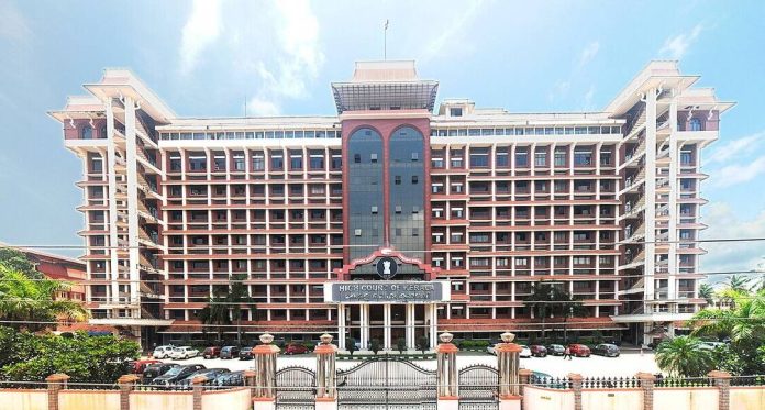 തകർന്നുവീണ ദേശീയപാതയുമായി ബന്ധപ്പെട്ട പരസ്പര പഴിചാരൽ അപ്രസക്തമെന്ന് ഹൈകോടതി തകർന്നുവീണ ദേശീയപാതയുമായി ബന്ധപ്പെട്ട പരസ്പര പഴിചാരൽ അപ്രസക്തമെന്ന് ഹൈകോടതി