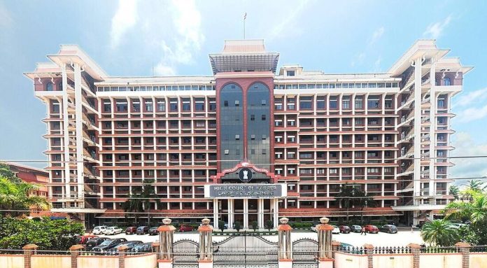 മുണ്ടക്കൈ-ചൂരൽമല ദുരന്തം ; ബാങ്ക് വായ്പ എഴുതിത്തള്ളാനാവില്ലെന്ന കേന്ദ്രസർക്കാർ നിലപാടിനെതിരെ വിമർശനവുമായി ഹൈക്കോടതി മുണ്ടക്കൈ-ചൂരൽമല ദുരന്തം ; ബാങ്ക് വായ്പ എഴുതിത്തള്ളാനാവില്ലെന്ന കേന്ദ്രസർക്കാർ നിലപാടിനെതിരെ വിമർശനവുമായി ഹൈക്കോടതി