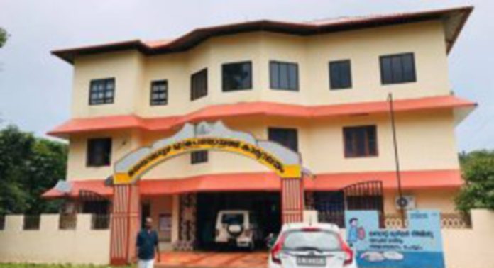മലയാലപ്പുഴ പഞ്ചായത്തിന്റെ ചുമതല വടശ്ശേരിക്കര പഞ്ചായത്ത് സെക്രട്ടറിക്ക് മലയാലപ്പുഴ പഞ്ചായത്തിന്റെ ചുമതല വടശ്ശേരിക്കര പഞ്ചായത്ത് സെക്രട്ടറിക്ക്