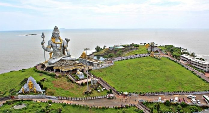 ഉത്തരകന്നഡ ജില്ലയിലെ പ്രശസ്തമായ മുരുഡേശ്വര് ക്ഷേത്രത്തില് ജീന്സിനും ഷോര്ട്സിനും വിലക്ക് ഉത്തരകന്നഡ ജില്ലയിലെ പ്രശസ്തമായ മുരുഡേശ്വര് ക്ഷേത്രത്തില് ജീന്സിനും ഷോര്ട്സിനും വിലക്ക്