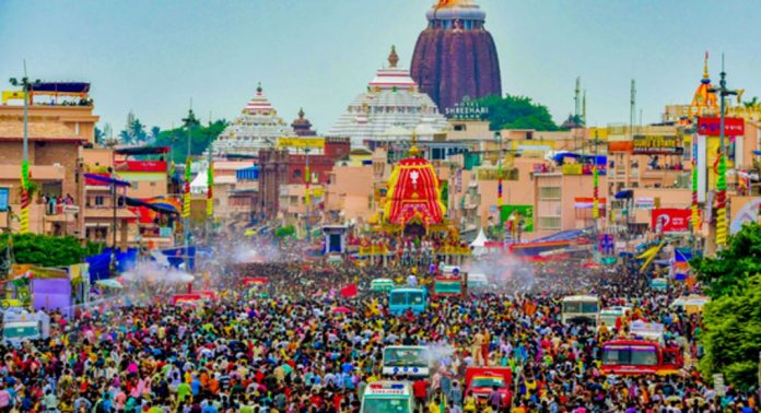 പുരി രഥയാത്രയ്ക്കിടെ തിക്കിലും തിരക്കിലും പെട്ട് മൂന്നു പേര് മരിച്ചു പുരി രഥയാത്രയ്ക്കിടെ തിക്കിലും തിരക്കിലും പെട്ട് മൂന്നു പേര് മരിച്ചു
