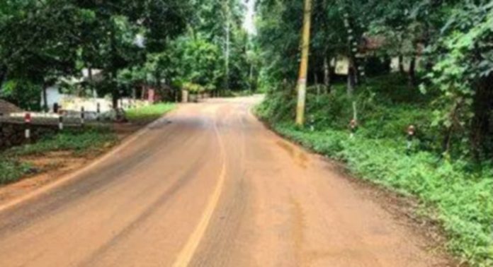 പൂതങ്കര തേപ്പുപാറ റോഡിൽ അപകടങ്ങൾ പതിവാകുന്നു പൂതങ്കര തേപ്പുപാറ റോഡിൽ അപകടങ്ങൾ പതിവാകുന്നു