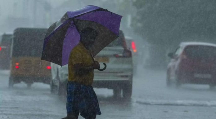 കാലാവസ്ഥാ മുന്നറിയിപ്പ് ; സംസ്ഥാനത്ത് വരും ദിവസങ്ങളിൽ കനത്ത മഴക്ക് സാധ്യത കാലാവസ്ഥാ മുന്നറിയിപ്പ് ; സംസ്ഥാനത്ത് വരും ദിവസങ്ങളിൽ കനത്ത മഴക്ക് സാധ്യത