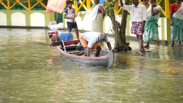 കാലവർഷക്കെടുതിയിൽ മുങ്ങിയ കുട്ടനാട്ടിൽ വെള്ളം ഇറങ്ങിത്തുടങ്ങി ; ക്യാമ്പുകളുടെ എണ്ണം കുറച്ചു കാലവർഷക്കെടുതിയിൽ മുങ്ങിയ കുട്ടനാട്ടിൽ വെള്ളം ഇറങ്ങിത്തുടങ്ങി ; ക്യാമ്പുകളുടെ എണ്ണം കുറച്ചു