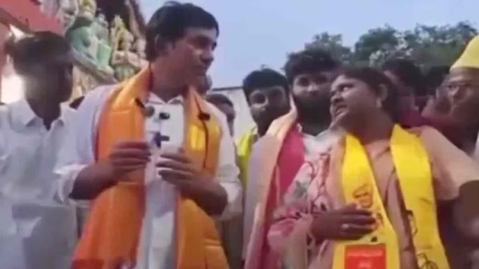 പൊതുപരിപാടിയിൽ ദളിത് ഗ്രാമമുഖ്യനെ ജാതീയമായി അപമാനിച്ച് ആന്ധ്രയിലെ ബിജെപി എംഎൽഎ പൊതുപരിപാടിയിൽ ദളിത് ഗ്രാമമുഖ്യനെ ജാതീയമായി അപമാനിച്ച് ആന്ധ്രയിലെ ബിജെപി എംഎൽഎ