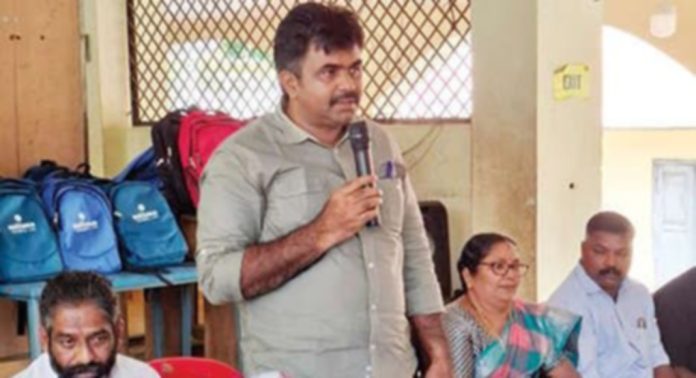 ആറന്മുള വല്ലന ഗവ.എസ്എൻഡിപി യുപി സ്കൂളിൽ പഠനോപകരണ വിതരണം നടത്തി ആറന്മുള വല്ലന ഗവ.എസ്എൻഡിപി യുപി സ്കൂളിൽ പഠനോപകരണ വിതരണം നടത്തി