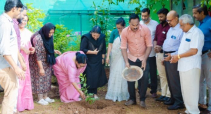 അടൂർ ലൈഫ് ലൈൻ ആശുപത്രിയുടെയും അടൂർ ഒബ്സ്റ്റട്രിക്സ് ആൻഡ് ഗൈനക്കോളജിക്കൽ സൊസൈറ്റിയുടെയും സംയുക്താഭിമുഖ്യത്തിൽ പരിസ്ഥിതി ദിനം ആചരിച്ചു അടൂർ ലൈഫ് ലൈൻ ആശുപത്രിയുടെയും അടൂർ ഒബ്സ്റ്റട്രിക്സ് ആൻഡ് ഗൈനക്കോളജിക്കൽ സൊസൈറ്റിയുടെയും സംയുക്താഭിമുഖ്യത്തിൽ പരിസ്ഥിതി ദിനം ആചരിച്ചു