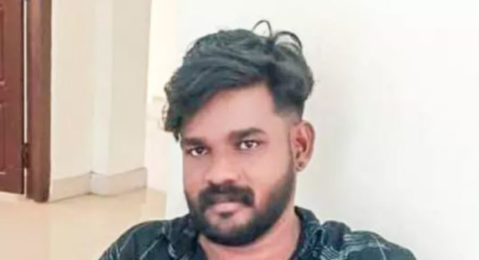 പഴകുളത്ത് നിന്ന് 15 കിലോ കഞ്ചാവുമായി യുവാവ് അറസ്റ്റിൽ പഴകുളത്ത് നിന്ന് 15 കിലോ കഞ്ചാവുമായി യുവാവ് അറസ്റ്റിൽ