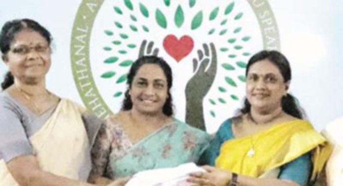 സിഎംഐ വൈദികരുടെ നേതൃത്വത്തില് നടത്തുന്ന സ്നേഹത്തണല് സീനിയര് ഡേ കെയര്ആന്ഡ് കൗണ്സിലിംഗ് സെന്ററില് പഠനോപകരണങ്ങള് വിതരണം ചെയ്തു സിഎംഐ വൈദികരുടെ നേതൃത്വത്തില് നടത്തുന്ന സ്നേഹത്തണല് സീനിയര് ഡേ കെയര്ആന്ഡ് കൗണ്സിലിംഗ് സെന്ററില് പഠനോപകരണങ്ങള് വിതരണം ചെയ്തു