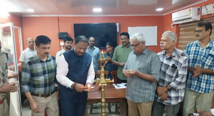 കാലാവസ്ഥ വ്യതിയാനം വന്യ ജീവികൾ നാട്ടിൽ ഇറങ്ങുന്നതിനെ സ്വാധീനിക്കുന്നു ; ഡോ. ആർ കമൽഹാർ ഐ എഫ് എസ് കാലാവസ്ഥ വ്യതിയാനം വന്യ ജീവികൾ നാട്ടിൽ ഇറങ്ങുന്നതിനെ സ്വാധീനിക്കുന്നു ; ഡോ. ആർ കമൽഹാർ ഐ എഫ് എസ്