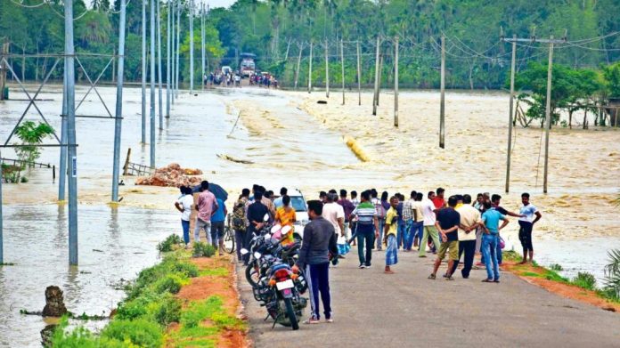അസമില് വെള്ളപ്പൊക്കത്തില് മൂന്ന് പേര് കൂടി മരിച്ചതായി റിപ്പോര്ട്ട് അസമില് വെള്ളപ്പൊക്കത്തില് മൂന്ന് പേര് കൂടി മരിച്ചതായി റിപ്പോര്ട്ട്
