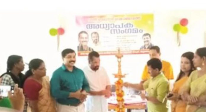 അട്ടത്തോട് ഗവൺമെന്റ് ട്രൈബൽ സ്കൂളിൽ അധ്യാപക സംഗമം നടന്നു അട്ടത്തോട് ഗവൺമെന്റ് ട്രൈബൽ സ്കൂളിൽ അധ്യാപക സംഗമം നടന്നു