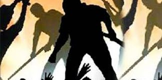 അലമാരയിൽ ഒളിച്ചിരുന്ന കാമുകന് ബന്ധുക്കളുടെ ക്രൂരമർദ്ദനം; തടയാൻ ശ്രമിച്ച വീട്ടമ്മയ്ക്കും പരുക്ക്
