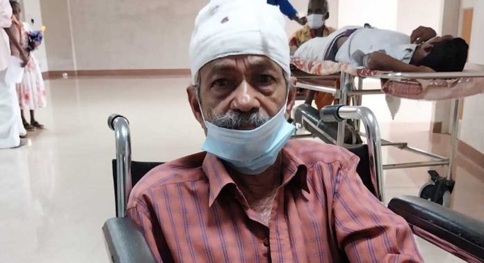 ശക്തമായ കാറ്റിലും മഴയിലും വീടിന് മുകളിൽ മരം വീണ് മലയാലപ്പുഴയിൽ വായോധികന് പരിക്ക് ശക്തമായ കാറ്റിലും മഴയിലും വീടിന് മുകളിൽ മരം വീണ് മലയാലപ്പുഴയിൽ വായോധികന് പരിക്ക്