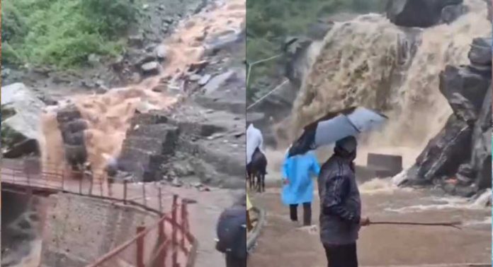 കേദാർനാഥ് തീർത്ഥയാത്ര താത്കാലികമായി നിർത്തിവെച്ചു കേദാർനാഥ് തീർത്ഥയാത്ര താത്കാലികമായി നിർത്തിവെച്ചു
