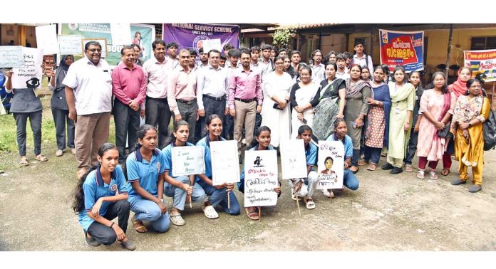 പത്തനംതിട്ട ജില്ലാ കോടതി വളപ്പിൽ ബാലവേല വിരുദ്ധ ദിനം ആചരിച്ചു പത്തനംതിട്ട ജില്ലാ കോടതി വളപ്പിൽ ബാലവേല വിരുദ്ധ ദിനം ആചരിച്ചു