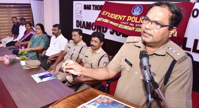 സ്റ്റുഡൻ്റ് പോലീസ് കേഡറ്റുകളെ അനുമോദിച്ചു സ്റ്റുഡൻ്റ് പോലീസ് കേഡറ്റുകളെ അനുമോദിച്ചു