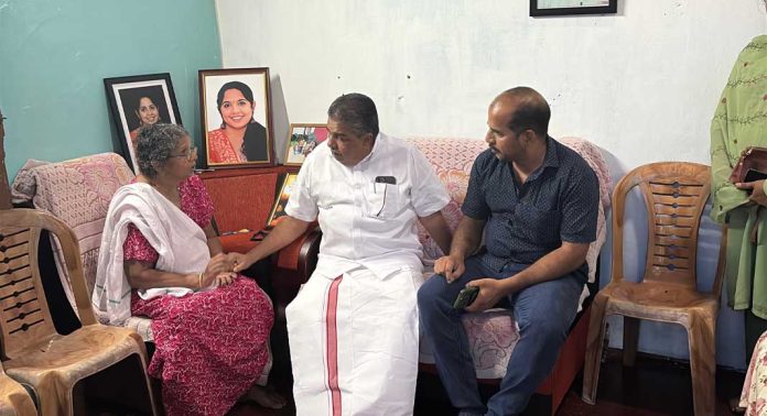 സര്ക്കാര് രഞ്ജിതയുടെ കുടുംബത്തിനൊപ്പം : മന്ത്രി സജി ചെറിയാന് സര്ക്കാര് രഞ്ജിതയുടെ കുടുംബത്തിനൊപ്പം : മന്ത്രി സജി ചെറിയാന്