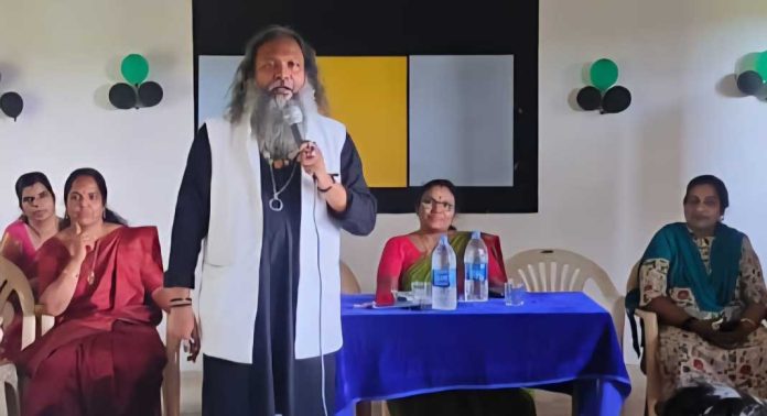 സാഹിത്യനായകരുടെ അതിവേഗ ചിത്രങ്ങൾ വരച്ച് വായനപക്ഷാചരണം ഉദ്ഘാടനം ചെയ്തു സാഹിത്യനായകരുടെ അതിവേഗ ചിത്രങ്ങൾ വരച്ച് വായനപക്ഷാചരണം ഉദ്ഘാടനം ചെയ്തു