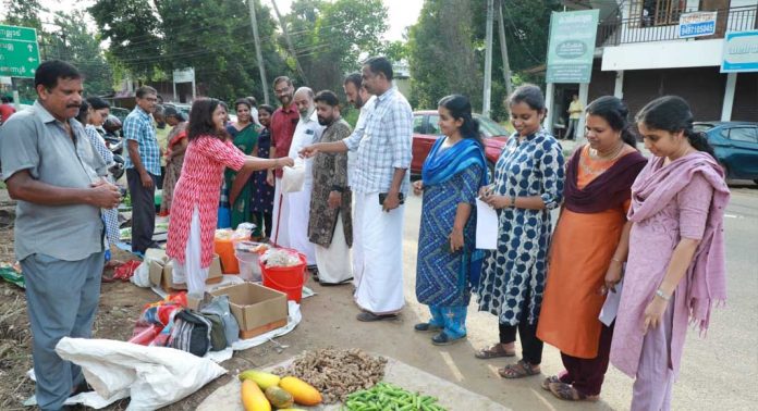ശുദ്ധമായ നാട്ടുവിഭവങ്ങള് ന്യായവിലയ്ക്ക് വിറ്റഴിക്കാന് അവസരമൊരുക്കി ഇരവിപേരൂര് ഗ്രാമപഞ്ചായത്ത് ശുദ്ധമായ നാട്ടുവിഭവങ്ങള് ന്യായവിലയ്ക്ക് വിറ്റഴിക്കാന് അവസരമൊരുക്കി ഇരവിപേരൂര് ഗ്രാമപഞ്ചായത്ത്